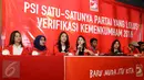 Ketum Partai Solidaritas Indonesia (PSI) Grace Natalie memberikan keterangan saat menggelar konferensi pers di kawasan HR Rasuna Said, Jakarta, Selasa (11/10). Tertanggal 7 Oktober 2016, PSI resmi menjadi parpol di Indonesia. (Liputan6.com/Helmi Afandi)