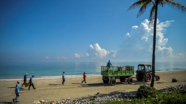 Persiapan Pantai di Kuba Sambut Wisatawan