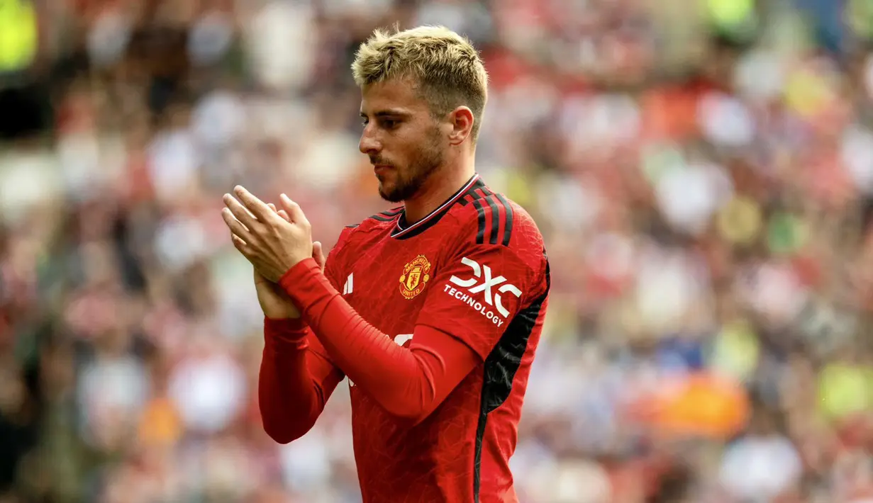 Ekspresi pemain Manchester United, Mason Mount saat melawan Olympique Lyon dalam pertandingan ujicoba yang berlangsung di di Stadion Murrayfield, Rabu (19/07/23). (Twitter/@ManUtd)