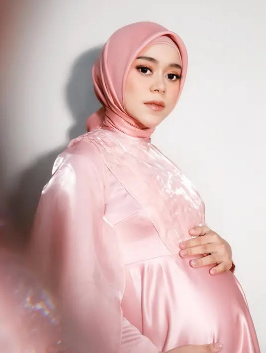 Potret Maternity Shoot Lesty Kejora. (Sumber: Instagram/lestykejora)
