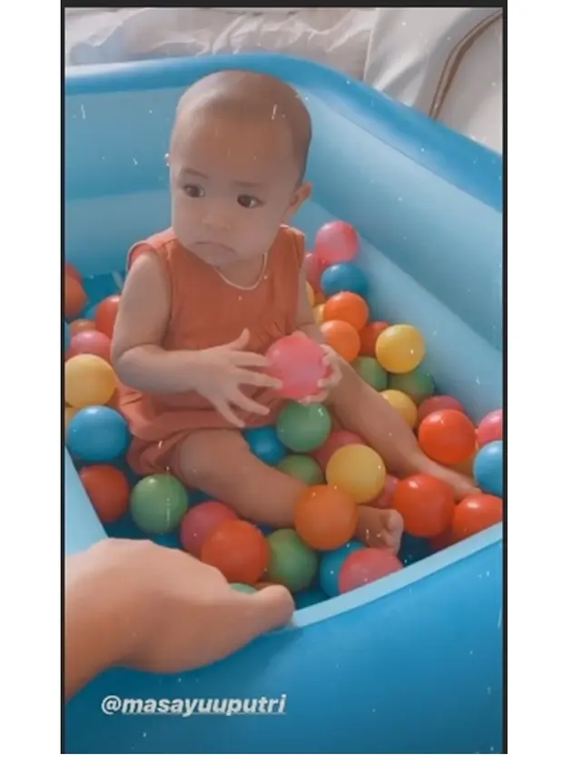 Cukur Rambut Hingga Botak, Ini 6 Penampilan Terbaru Alinea Anak Raditya Dika