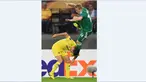 Pemain SK Rapid Wien Florian Kainz (atas) terlihat di tanduk pemain Villarreal pada laga UEFA Europa League Grup E antara SK Rapid Wien vs Villareal FC di  Vienna, Austria, Jumat (2/10/2015). AFP Photo / Joe Klamar