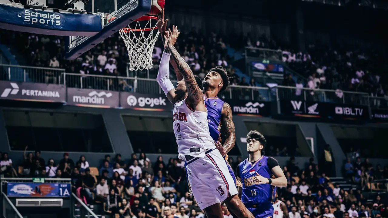Duel sengit Satria Muda vs Pelita Jaya di IBL 2025