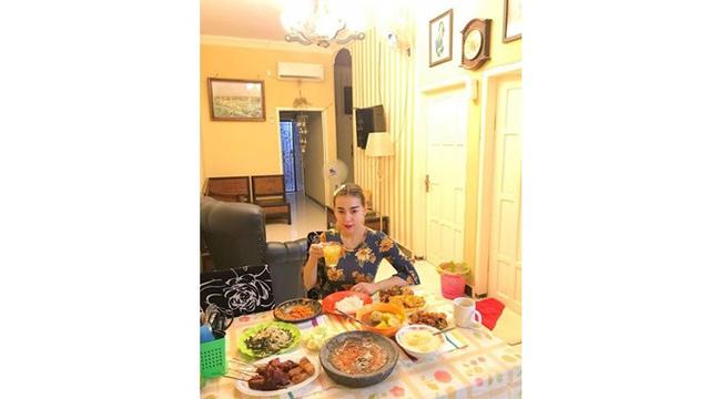 7 Potret Isi Rumah Bebby Fey di Probolinggo, Elegan Bernuansa Emas