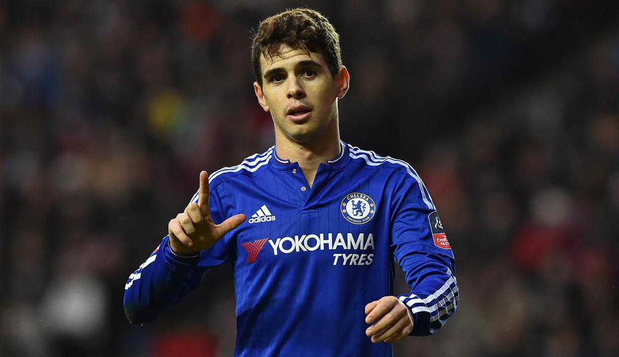 5. Oscar, nasib yang belum jelas di Chelsea membuat Inter Milan menjadikan gelandang Brasil ini sebagai target transfer. La Beneamata bersedia menyediakan dana sebesar 30 juta pounds untuk menebus Oscar dari The Blues. (AFP/Ben Stansall)