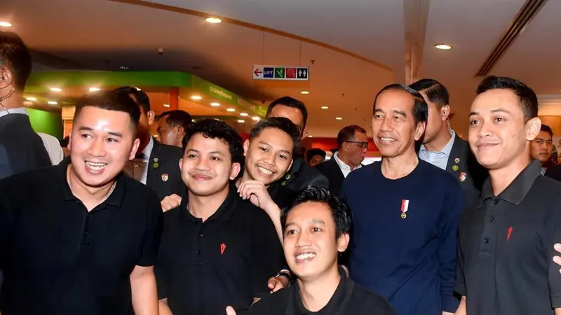 Jokowi "malam mingguan" di The Mall Gadong di pusat kota Bandar Seri Begawan, Brunei Darussalam