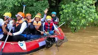 Menteri BUMN Rini Soemarno menggelar operasi bersih-bersih kali Ciliwung pada Minggu (8/4/2018) pagi.