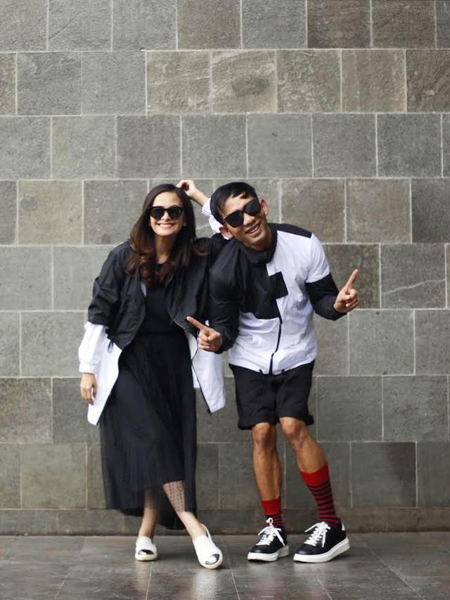 7 Potret Persahabatan Ersa Mayori dan Indra Herlambang, Kompak Banget