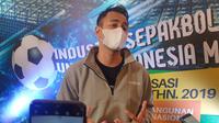 Owner klub Rans Cilegon FC sekaligus selebriti kenamaan Raffi Ahmad, saat ikut menjadi tamu dalam sosialisasi Inpres nomor 3 tahun 2019 yang diselenggarakan Kemenpora dan PSSI di Royal Ambarukmo Hotel, Yogyakarta, Sabtu (12/6/2021). (Bola.com/Vincentius Atmaja)