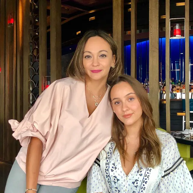 6 Potret Terbaru Gladys Suwandhi yang Awet Muda di Usia 50 Tahun