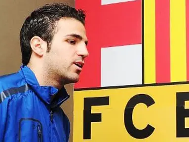 Gelandang Arsenal Cesc Fabregas menghadiri konferensi pers di Nou Camp pada 7 Maret 2011, jelang partai Liga Champions menghadapi Barcelona. AFP PHOTO/Carl de Souza/FILES