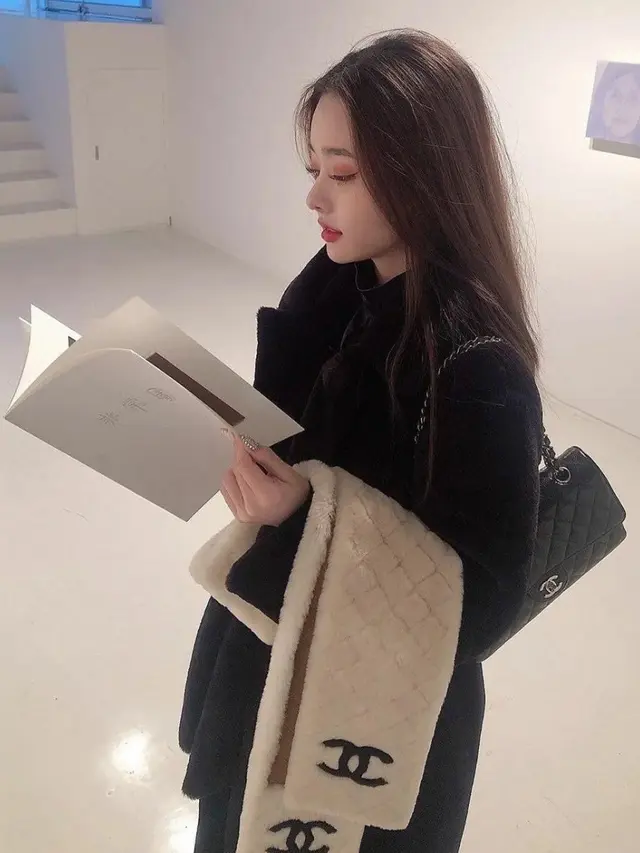 Syal Chanel/dok. Instagram @dearzia