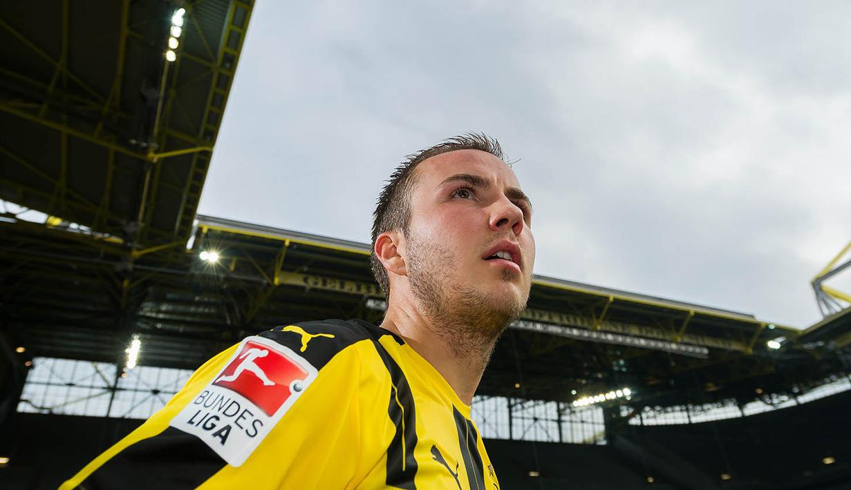 2. Mario Goetze, pelatih Liverpool, Juergen Klopp, mencoba mendatangkan mantan anak asuhnya ini ketika sang gelandang didepak dari Bayern Munchen. Namun pemain timnas Jerman ini memilih bergabung dengan klub lamanya, Dortmund. (AFP/Guido Kirchner)