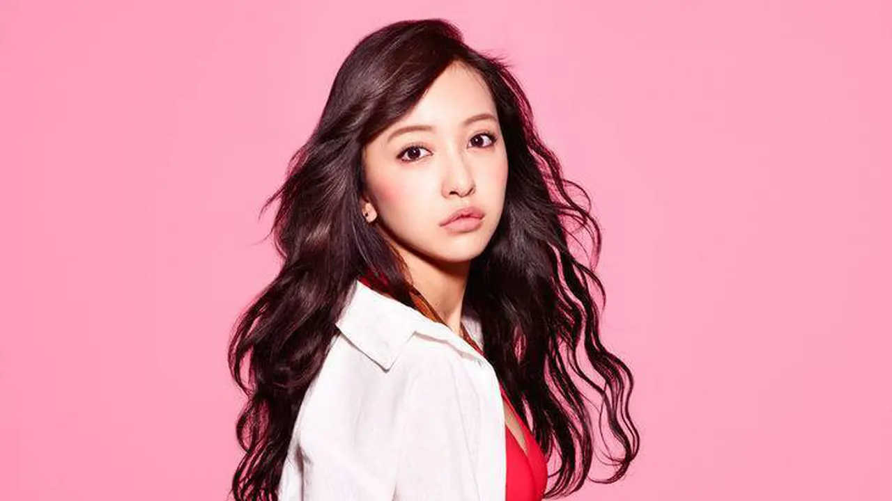 Mantan AKB48 Tomomi Itano Pamer Tubuh di Single Baru