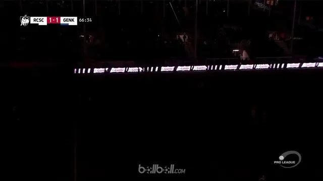 Hal menarik terjadi saat Sporting Charleroi Vs Genk di liga Belgia, lampu stadion padam. This video is presented by Ballball.