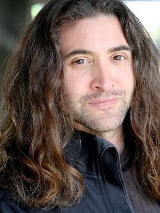 Sempat depresi, Andrew Koenig sempat hilang pada 2010 saat bertandang ke Vancouver, British Columbia. Ia pun sempat berperilaku aneh sebelu bunuh diri dengan menggantung diri. (NY Daily News)