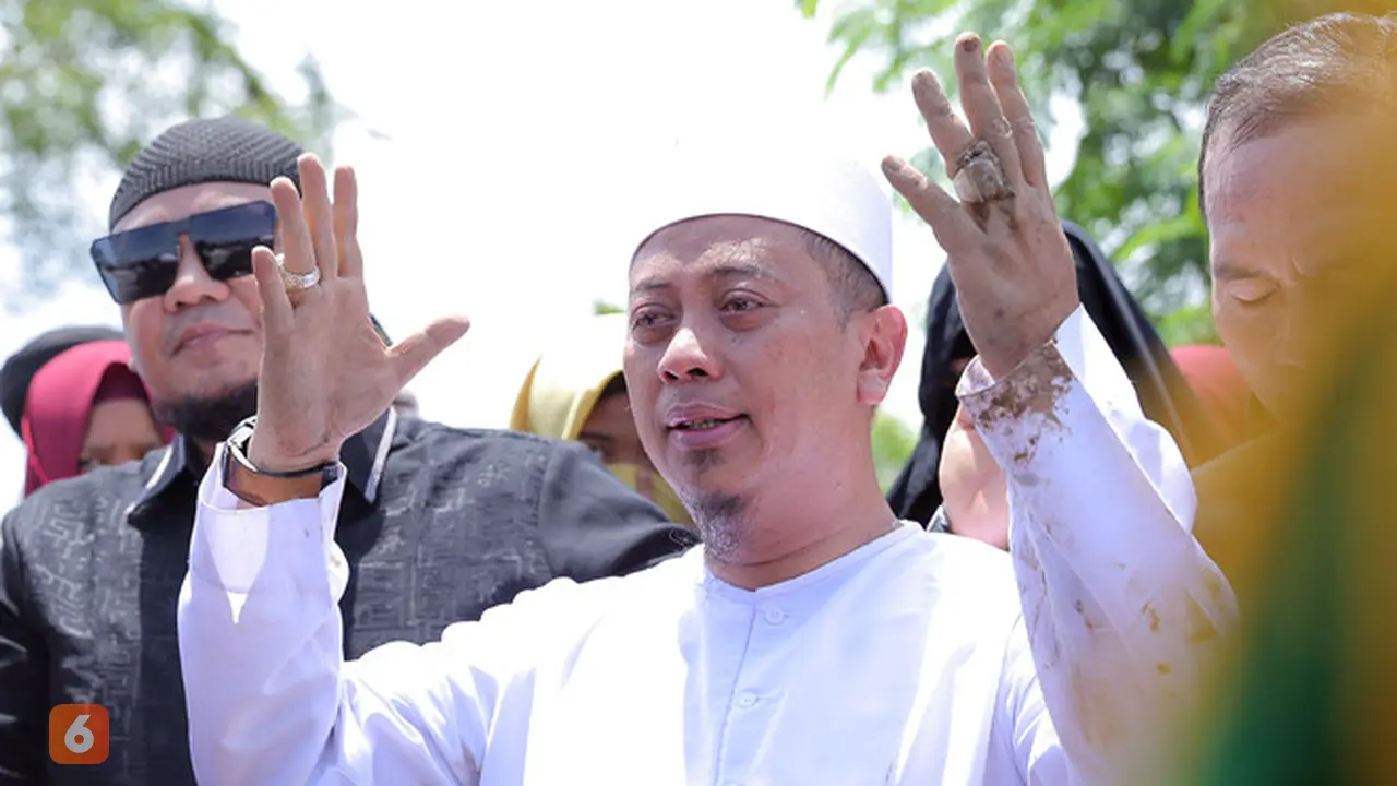 [Bintang] Pemakaman Istri Opick