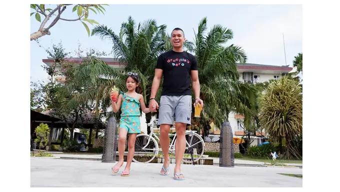 6 Potret Keseruan Samuel Rizal dengan Putrinya, Kompak Banget