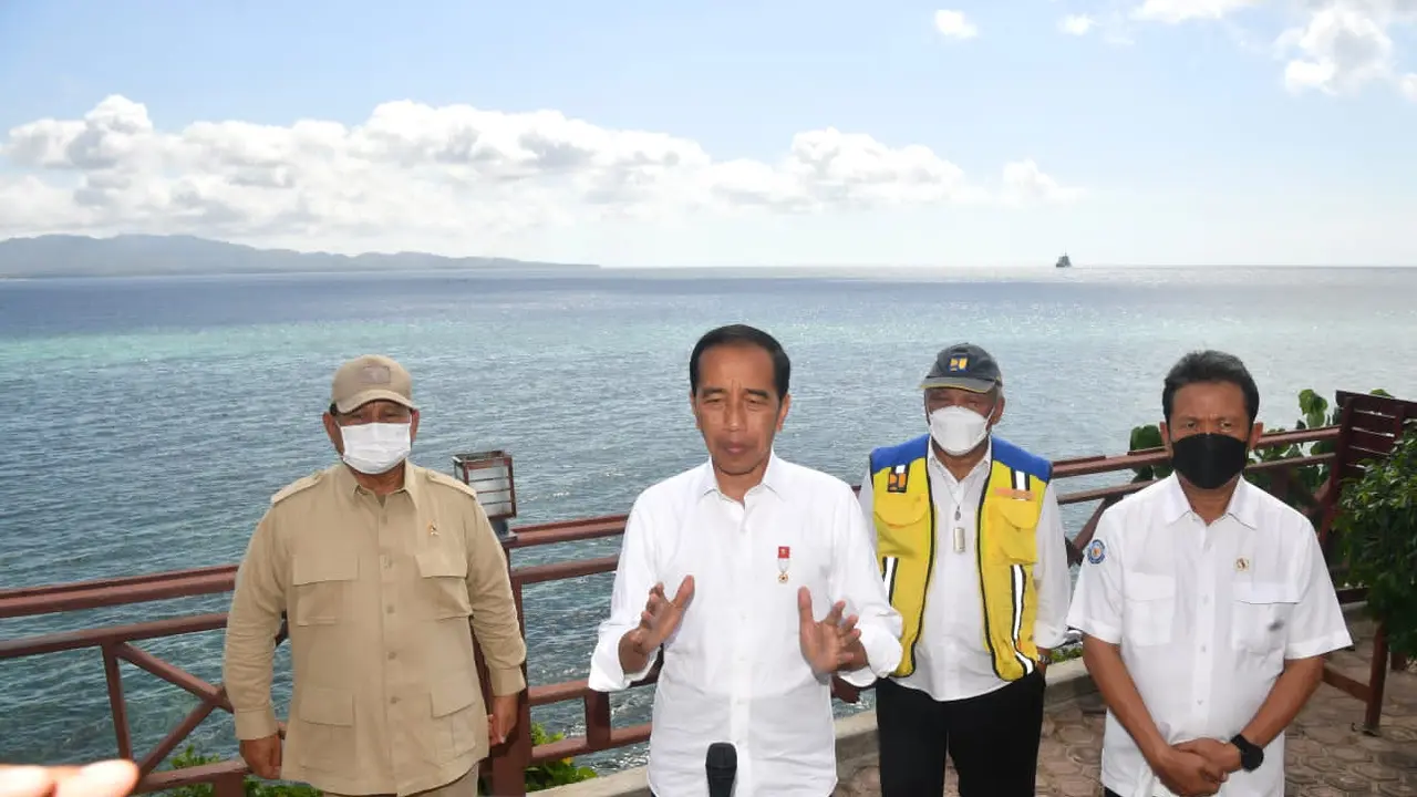 Presiden Joko Widodo atau Jokowi saat kunjungan kerja di Kabupaten Maluku Barat Daya Provinsi Maluku, Kamis (15/9/2022).