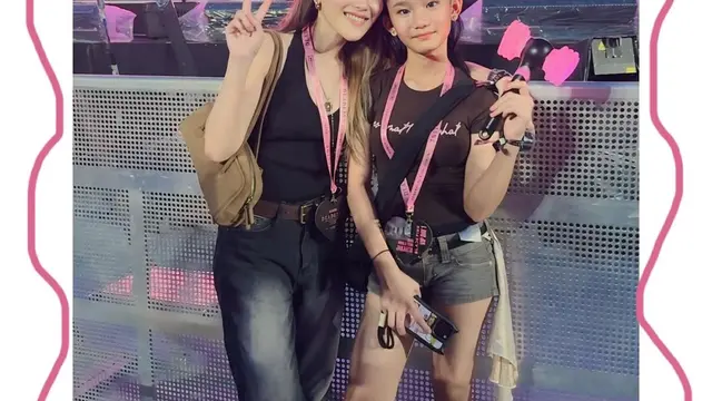 8 Gaya Artis dan Anaknya Nonton BLACKPINK 'DEADLINE' di Jakarta, Kompak Abis