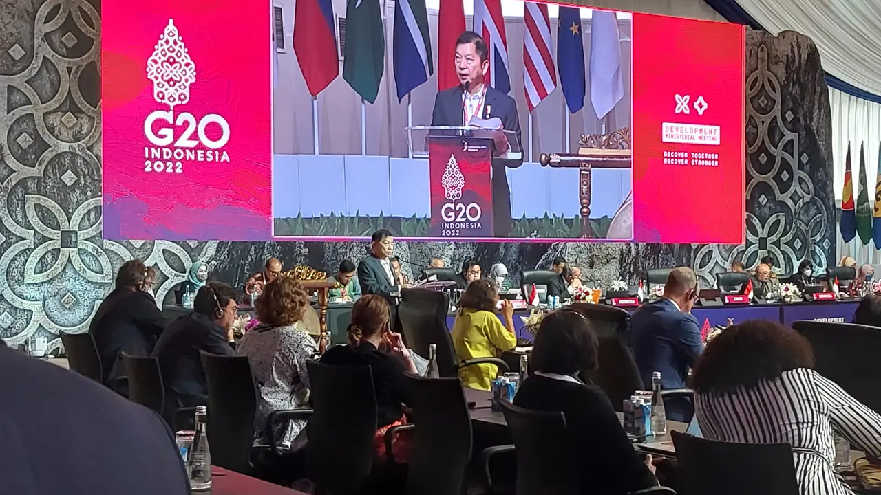 Menteri PPN/Kepala Bappenas Suharso Monoarfa membuka gelaran Development Ministerial Meeting G20 di Belitung, Kamis (8/9/2022)