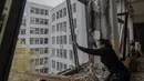 Presiden Ukraina Volodymyr Zelensky mengecam serangan di Derzhprom, mengingat bangunan tersebut adalah salah satu contoh paling mencolok dari arsitektur era Uni Soviet. (Ivan SAMOILOV/AFP)