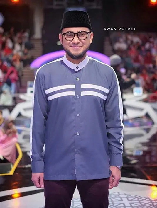 Ramzi menyarankan untuk melihat curahan hati temannya Rina Nose tersebut melalui media sosial. Pergulatan batinnya yang dituliskan di media sosial. (Instagram/ramzi.avi)