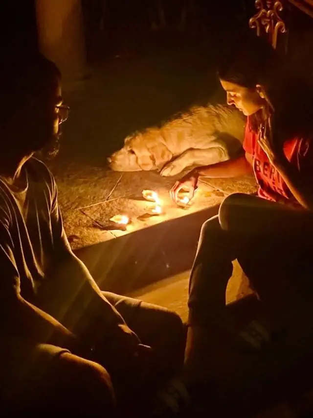 Potret 6 Artis Tunjukan Solidaritas Perangi Corona, Nyalakan Lilin di Malam Hari