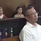 Mantan Ketua DPD Partai Nasdem Surabaya Robert Simangunsong menjadi terdakwa kasus gelar S2 palsu. (Dian Kurniawan/Liputan6.com)