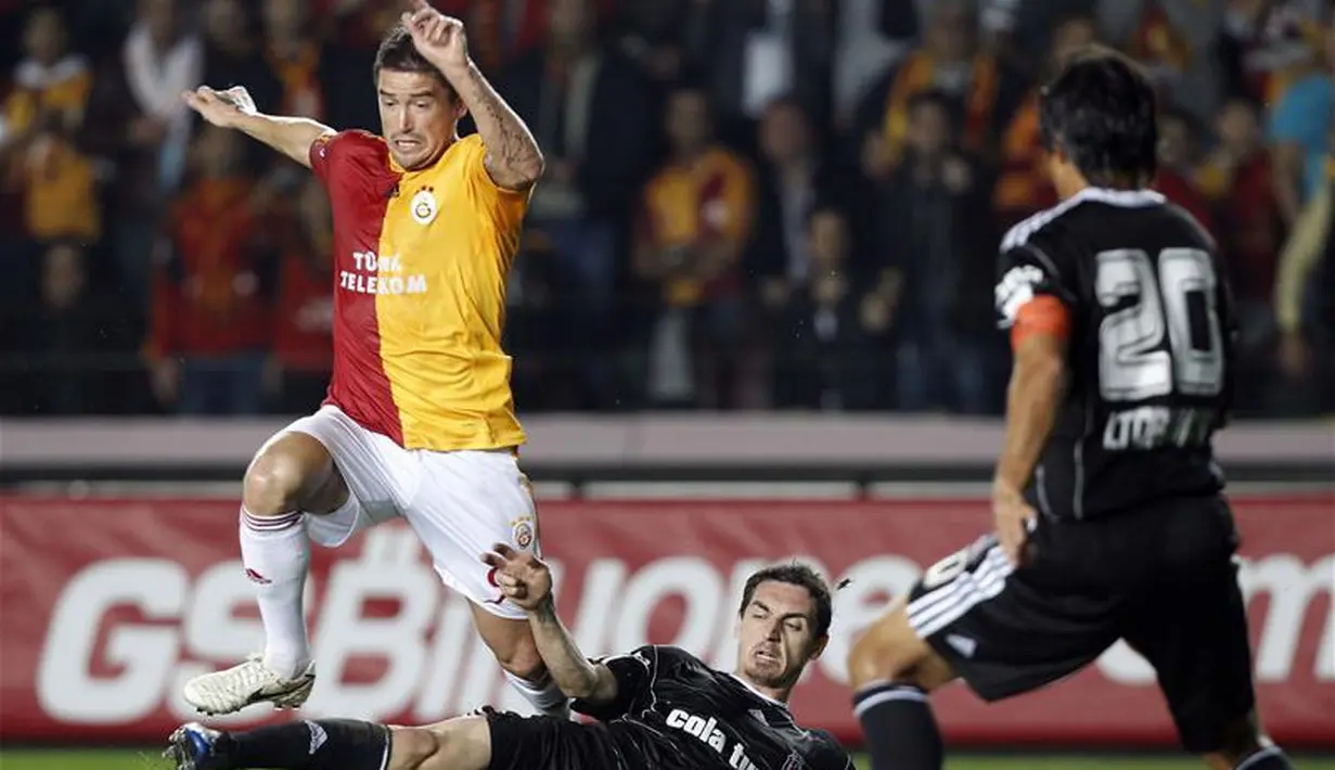 Setelah 13 tahun berpetualang di Inggris, Harry Kewell akhirnya berlabuh ke Galatasaray tahun 2008. Seperti mendapat semangat baru, Kewell tampil impresif dengan mencetak 34 gol dan 17 assist dalam 91 pertandingan. (www.squawka.com)