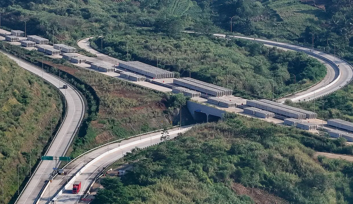 Kehadiran Jalan Tol Bocimi yang dilanjutkan ke Padalarang ditujukan untuk memecah kepadatan di Jalan Tol Cipularang. (merdeka.com/Arie Basuki)