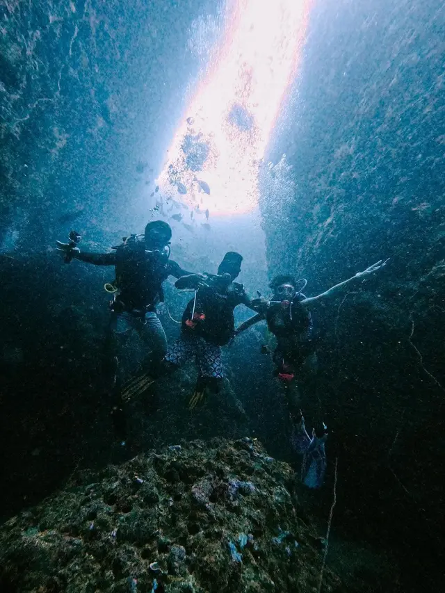Awkarin di Labuan Bajo