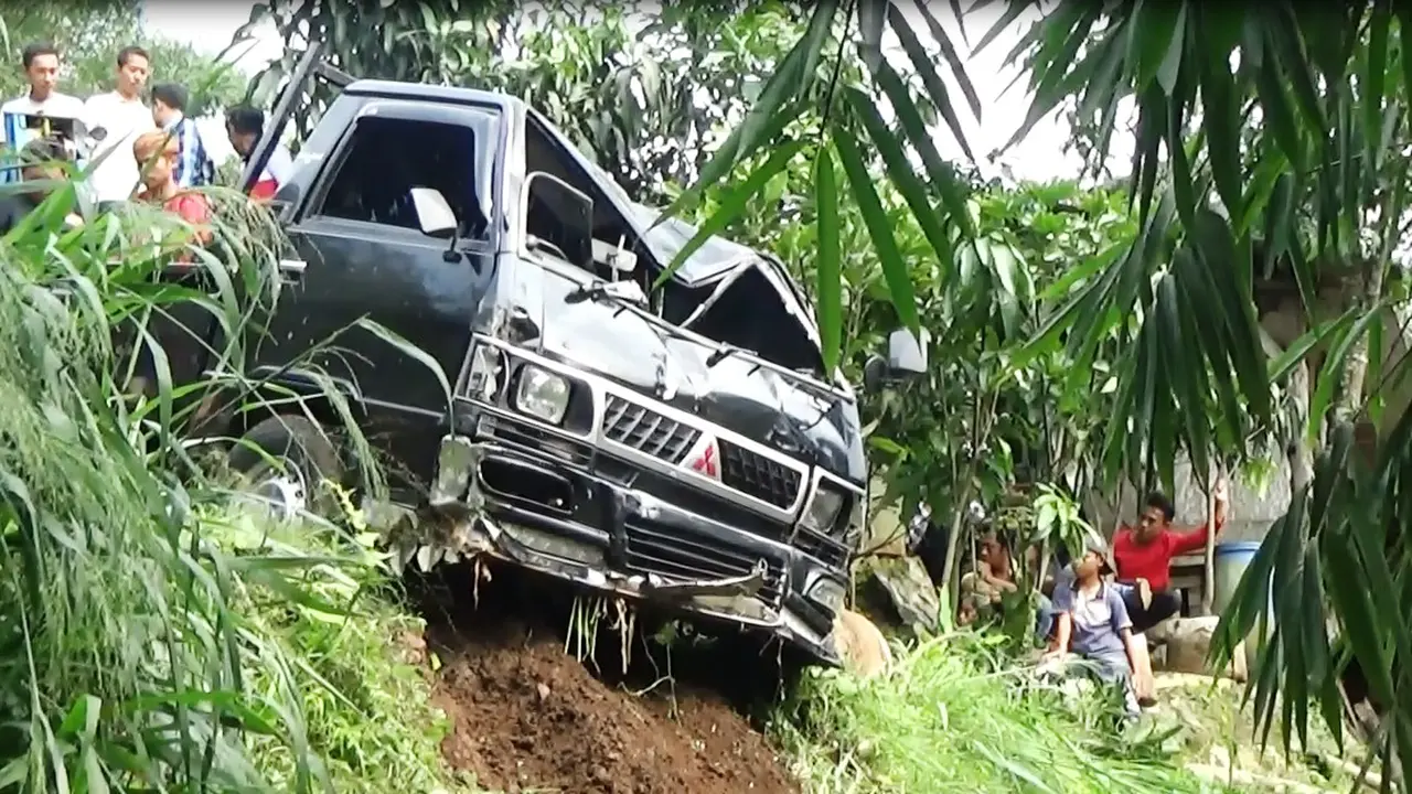 KecelakaanMobil Pikap
