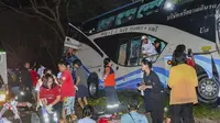 Kecelakaan bus Thailand pada Senin 5 Desember 2023. (Sawang Rungrueang Recue22 Foundation Via AP)