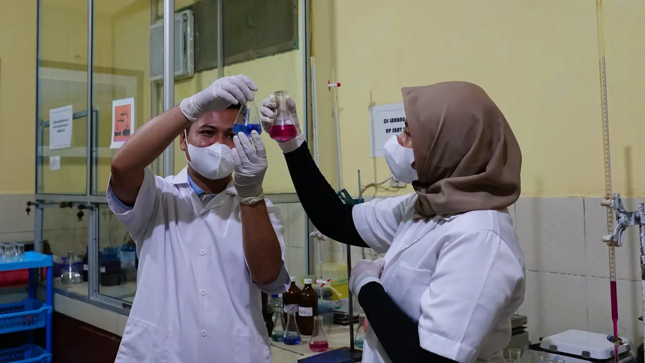 Laboratory Analyst di program aquatech startup DELOS