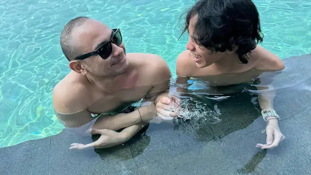 5 Potret Kedekatan Noah Sinclair dengan Tiko Aryawardhana Ayah Sambungnya di Berbagai Kesempatan