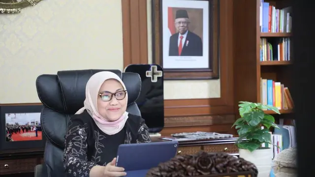Menaker Ida Fauziyah melakukan halal bihalal  Idullfitri 1441 H secara virtual bersama sekitar 1.000 pegawai Kementerian Ketenagakerjaan Jumát (29/5/2020). (Dok Kemnaker)