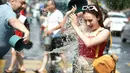 Menariknya, festival Vardavar ditandai dengan pelepasan merpati ke udara. (Photo by Karen MINASYAN / AFP)