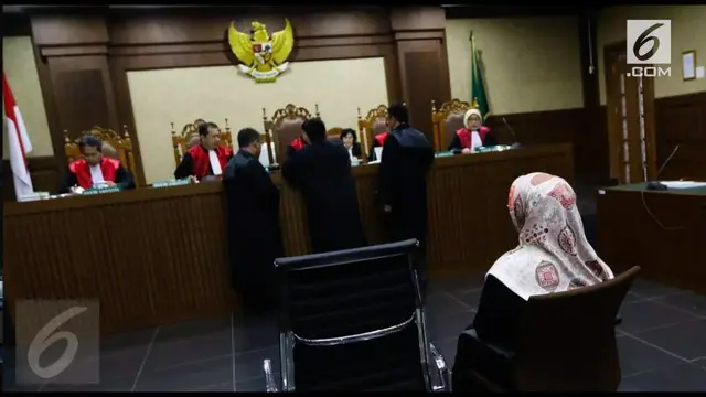 Permintaan tersebut dikarenakan Atut memiliki tanggung jawab terhadap keluarga dan anak-anaknya.