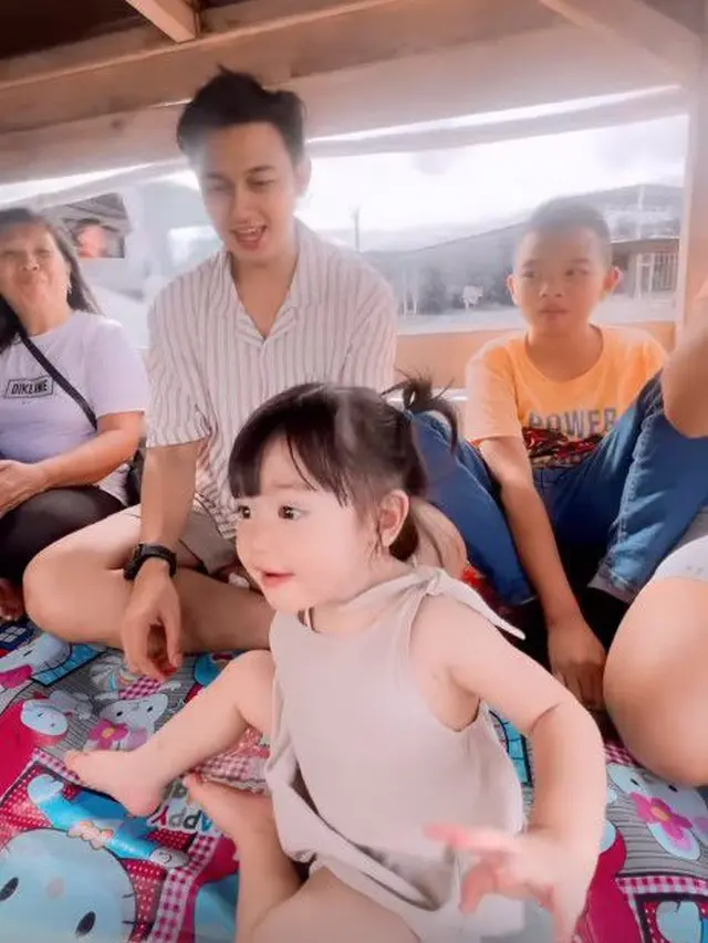 Pulang Kampung, Ini 7 Potret Seru Keluarga Felicya Angelista di Manado