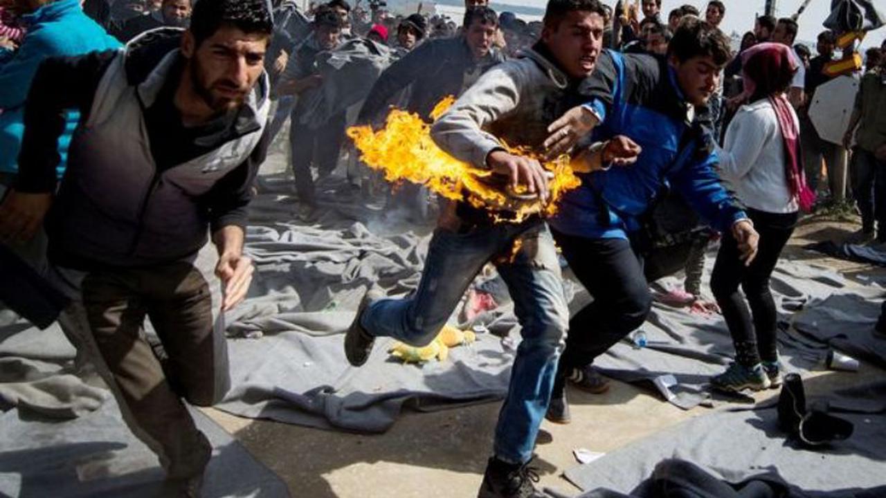 Putus Asa Perbatasan Ditutup, Imigran Nekat Bakar Diri