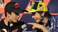 Rossi juga dianggap menjadi biang keladi karena secara terang-terangan menuduh Marquez membantu Jorge Lorenzo di depan awak media. (Foto: AFP/Josep Lago)