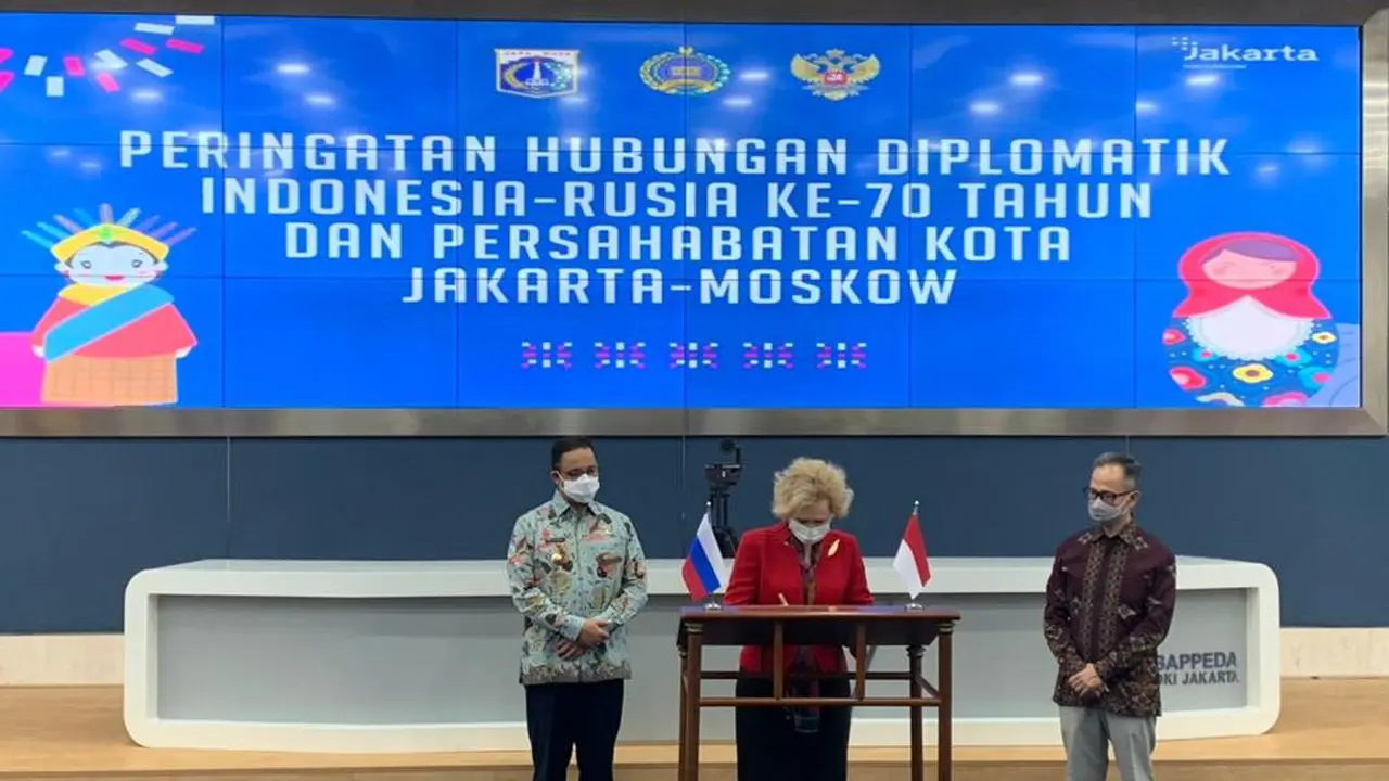Peresmian Patung Yuri Gagarin yang menjadi tanda hubungan diplomatik antara Indonesia dan Rusia yang dihadiri oleh Gubernur DKI Anies Baswedan, Wamenlu RI Mahendra Siregar dan Dubes Federasi Rusia Lyudmila Vorobieva.