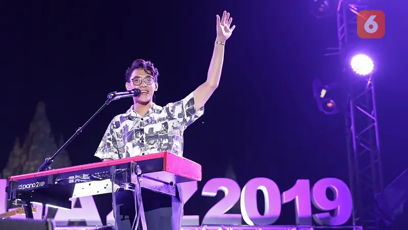 [Fimela] Ardhito Pramono Prambanan Jazz Festival 2019