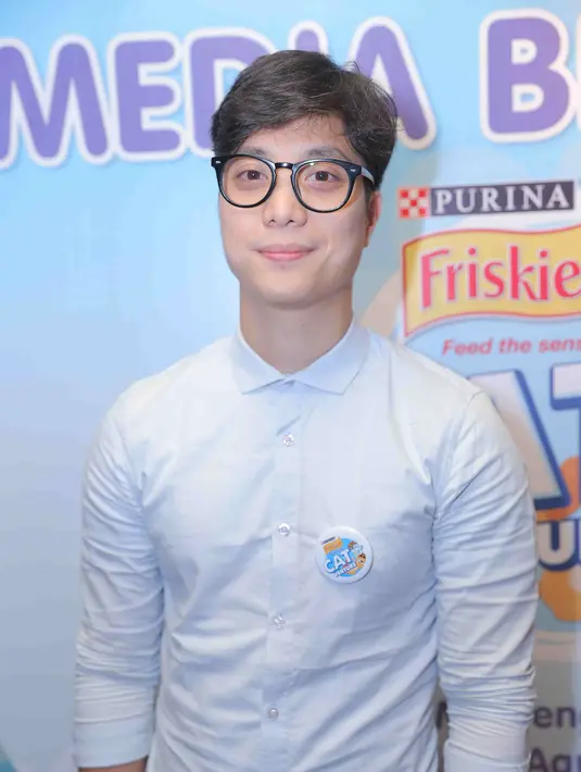 "Yang jelas harus suka dulu. Yang pertama itu vaksinnya penting, kedua itu all out, total aja karena kasian kalo setengah-setengah ngerawatnya, kucingnya juga pasti berasa," jelas Dikta. (Andy Masela/Bintang.com)