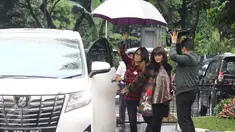 Aktris Julia Perez saat tiba di gedung Direktorat Reserse Kriminal Khusus Polda Metro Jaya, Jakarta, Rabu (14/12). Jupe sambangi Polda, guna menindak lanjuti laporannya terhadap Nikita Mirzani terkait pencemaran nama baik. (Liputan6.com/Herman Zakharia)