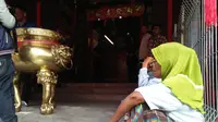 Bertaruh Keberuntungan di Pintu Kelenteng 