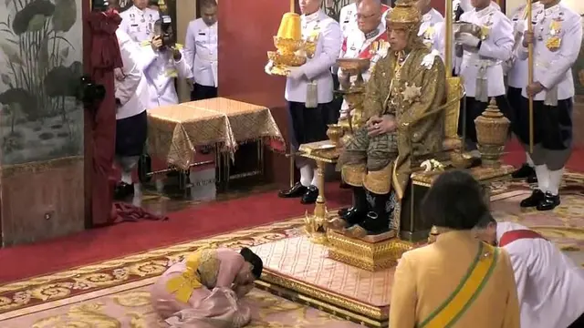 Ratu Suthida resmi menjadi ratu Thailand dalam penobatan pada Sabtu, 4 Mei 2019 (AP Photo)