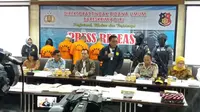 Direktorat Tindak Pidana Umum Bareskrim Polri menangkap lima pelaku perdagangan orang ke Malaysia. (Liputan6.com/Hanz Jimenez Salim)