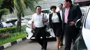 Jupe datang di Pengadilan Negeri Jakarta Selatan sekitar pukul 13.20 WIB dengan mobil Velfire warna putih. Dan disambut oleh kuasa hukumnya, Minola Sebayang. (Deki Prayoga/Bintang.com)